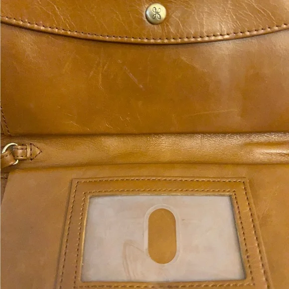 HOBO Evolve Wristlet in leather. - Picture 4 of 12